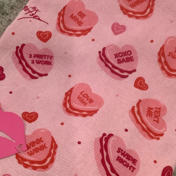 Betsey Johnson Pink and Red Valentines Candy Hearts Kitchen Towels NWT Set of 2 - Picture 7 of 14